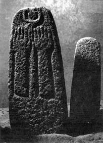 Manos de bendici&oacute;n en una estela cananita del siglo XIII a. C.